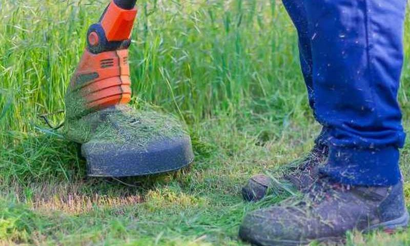 Baterijska kosilnica na nitko